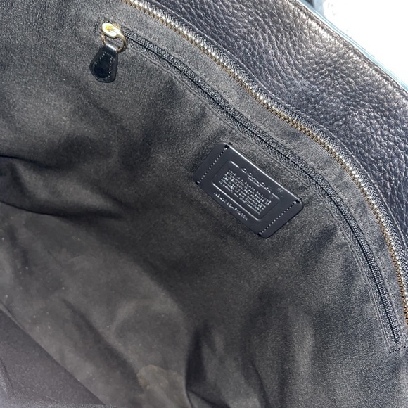 Coach shoulder tore bag with additional front clasp pocket - Picture 5 of 8